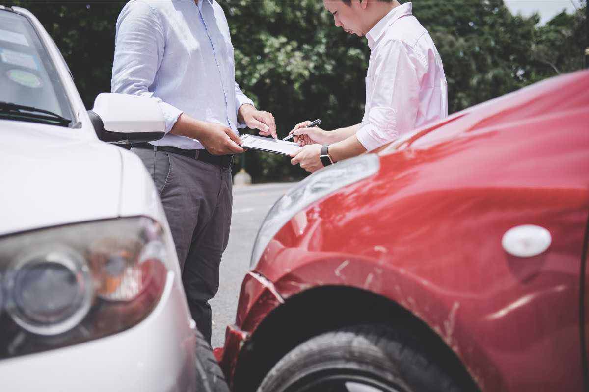 cosa fare in caso di tamponamento auto per non passare nel torto