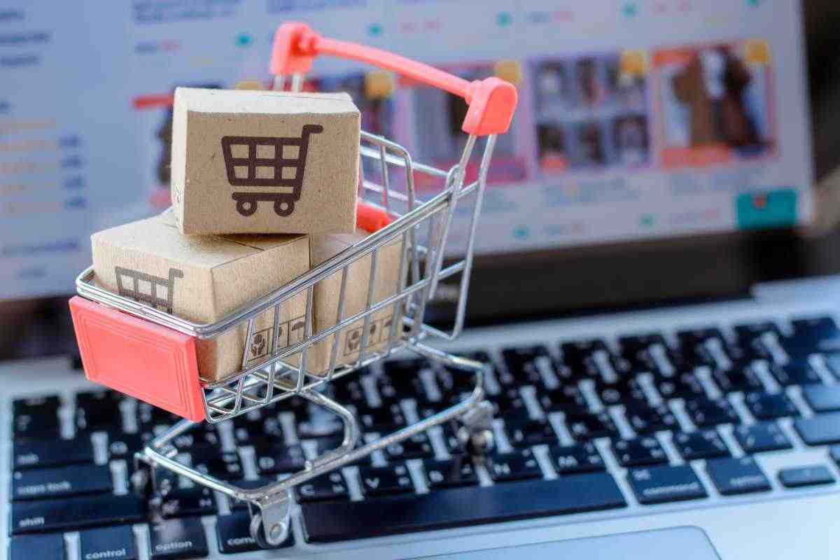 carrello con acquisti e-commerce