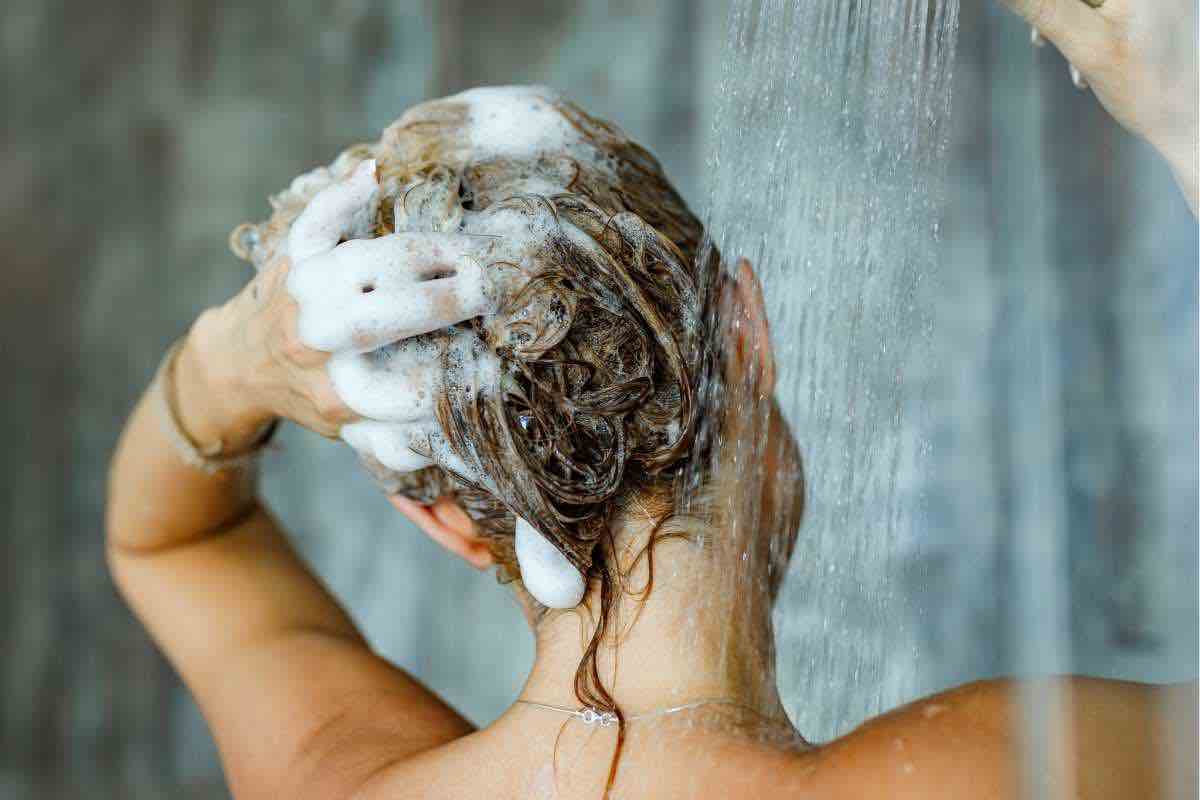 Errori da evitare quando si lavano i capelli